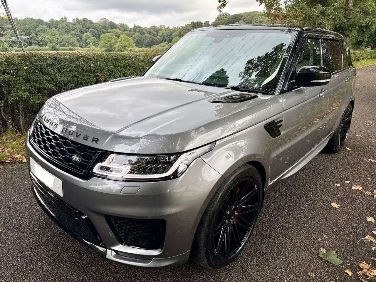 A 2021 LAND ROVER RANGE ROVER SPORT 3.0 D300 MHEV HSE Silver SUV 5dr Diesel Automatic 4WD Euro 6 (s/s) (300 ps) A 2021 LAND ROVER RANGE ROVER SPORT 3.0 D300 MHEV HSE Silver SUV 5dr Diesel Automatic 4WD Euro 6 (s/s) (300 ps)