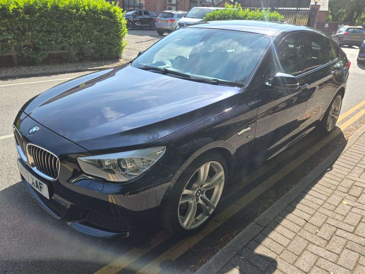 A 2017 BMW 5 SERIES GRAN TURISMO 3.0 535d M Sport GT 5dr Diesel Automatic Euro 6 (s/s) (313 ps) A 2017 BMW 5 SERIES GRAN TURISMO 3.0 535d M Sport GT 5dr Diesel Automatic Euro 6 (s/s) (313 ps)