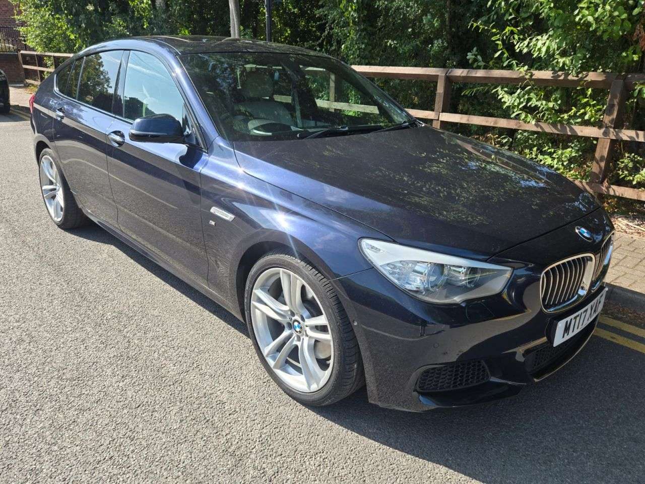 A 2017 BMW 5 SERIES GRAN TURISMO 3.0 535d M Sport GT 5dr Diesel Automatic Euro 6 (s/s) (313 ps) A 2017 BMW 5 SERIES GRAN TURISMO 3.0 535d M Sport GT 5dr Diesel Automatic Euro 6 (s/s) (313 ps)