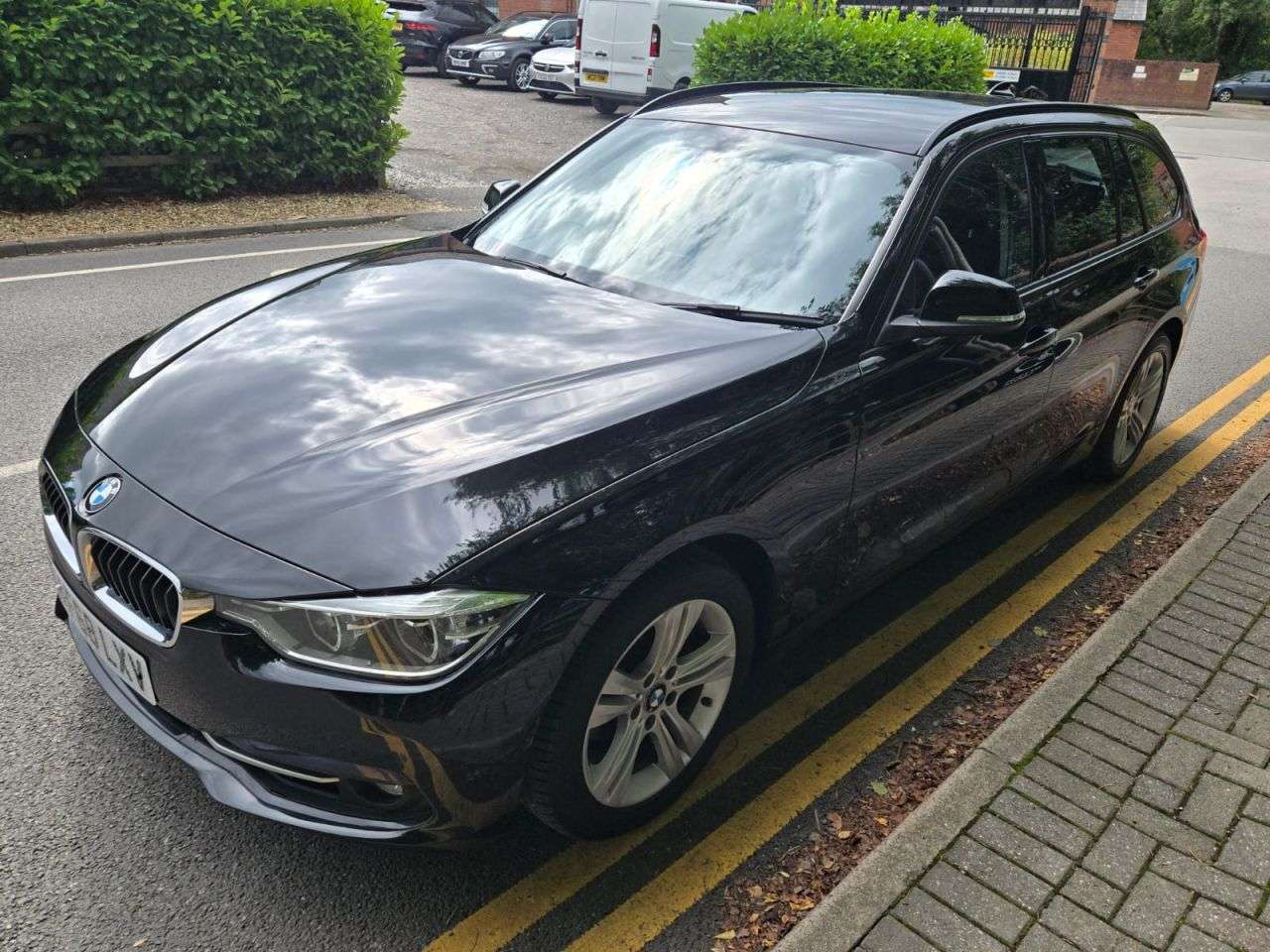 A 2018 BMW 3 SERIES 1.5 318i Sport Touring 5dr Petrol Auto Euro 6 (s/s) (136 ps) A 2018 BMW 3 SERIES 1.5 318i Sport Touring 5dr Petrol Auto Euro 6 (s/s) (136 ps)