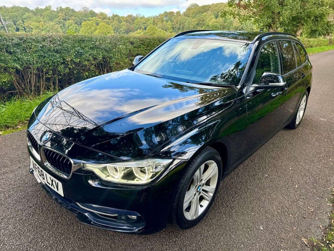 A 2018 BMW 3 SERIES 1.5 318i Sport Touring 5dr Petrol Auto Euro 6 (s/s) (136 ps) + SERVICE HIST A 2018 BMW 3 SERIES 1.5 318i Sport Touring 5dr Petrol Auto Euro 6 (s/s) (136 ps) + SERVICE HIST