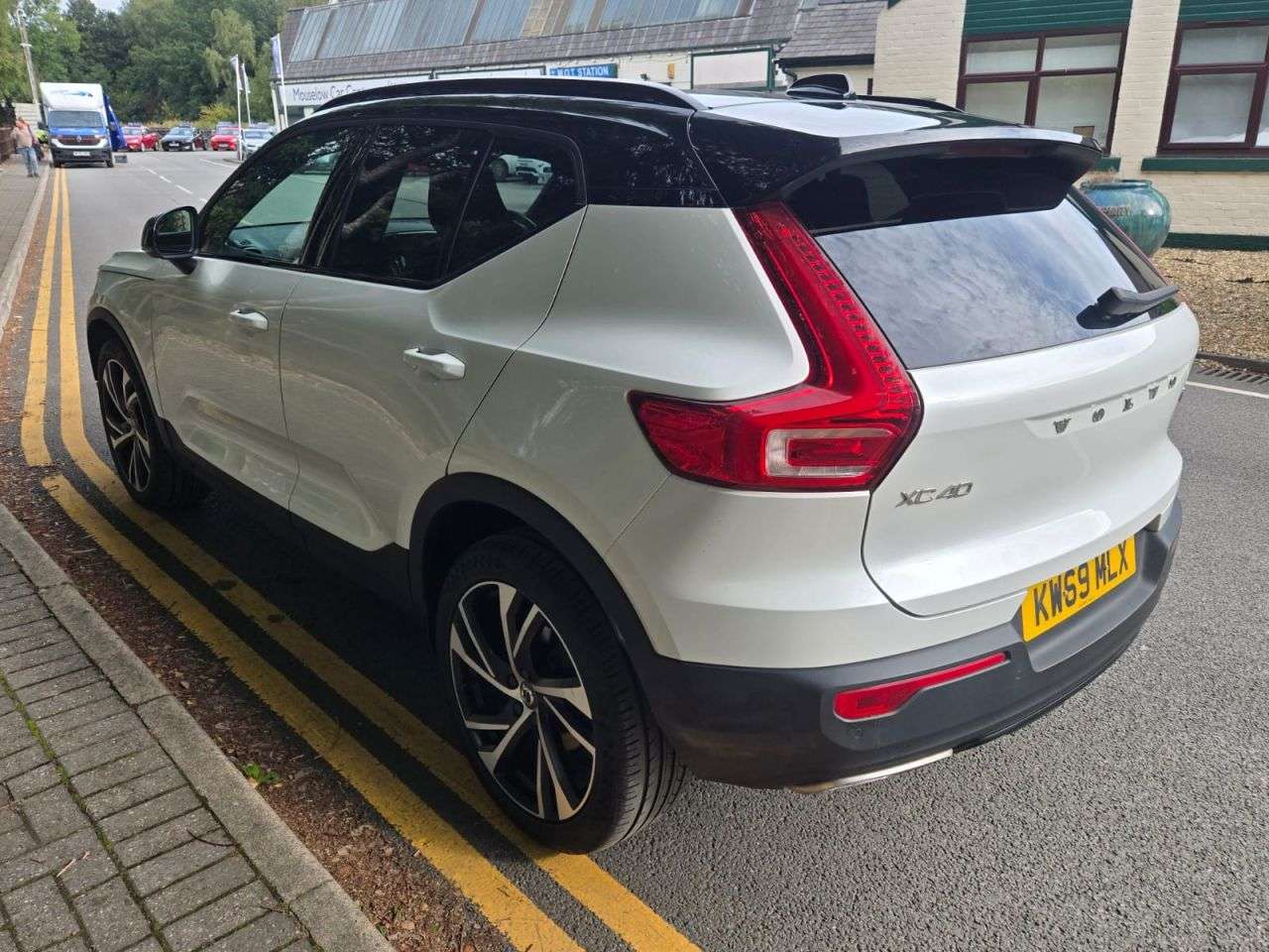 A 2020 VOLVO XC40 2.0 T4 R-Design Pro SUV 5dr Petrol Auto AWD Euro 6 (s/s) (190 ps) A 2020 VOLVO XC40 2.0 T4 R-Design Pro SUV 5dr Petrol Auto AWD Euro 6 (s/s) (190 ps)