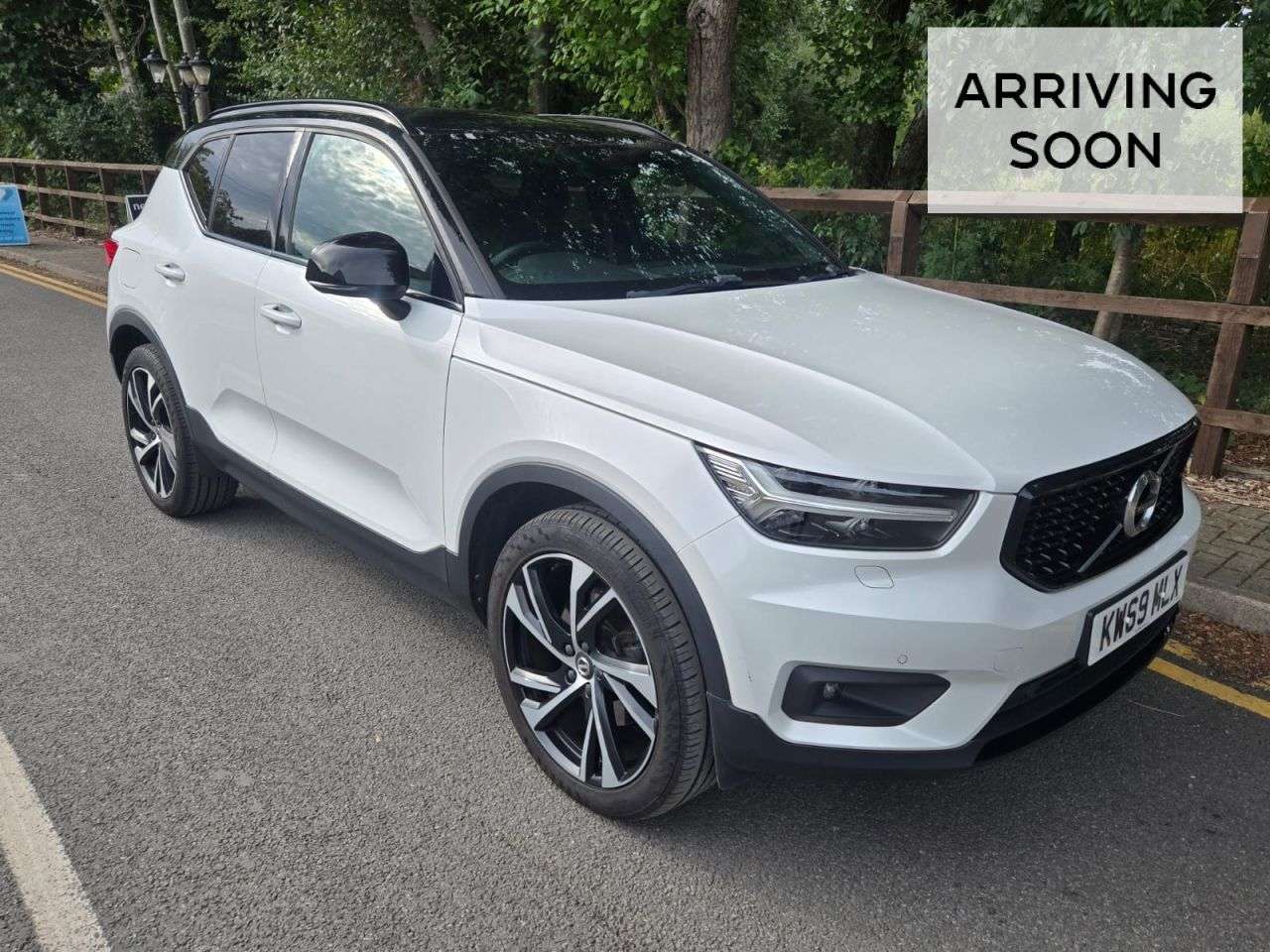 A 2020 VOLVO XC40 2.0 T4 R-Design Pro SUV 5dr Petrol Auto AWD Euro 6 (s/s) (190 ps) A 2020 VOLVO XC40 2.0 T4 R-Design Pro SUV 5dr Petrol Auto AWD Euro 6 (s/s) (190 ps)