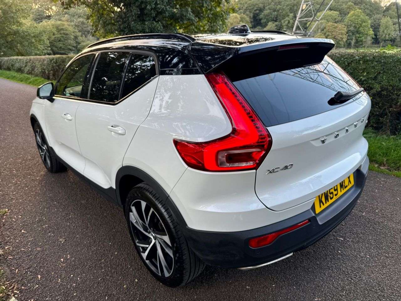A 2020 VOLVO XC40 2.0 T4 R-Design Pro SUV 5dr Petrol Auto AWD Euro 6 (s/s) (190 ps) + SERVICE A 2020 VOLVO XC40 2.0 T4 R-Design Pro SUV 5dr Petrol Auto AWD Euro 6 (s/s) (190 ps) + SERVICE