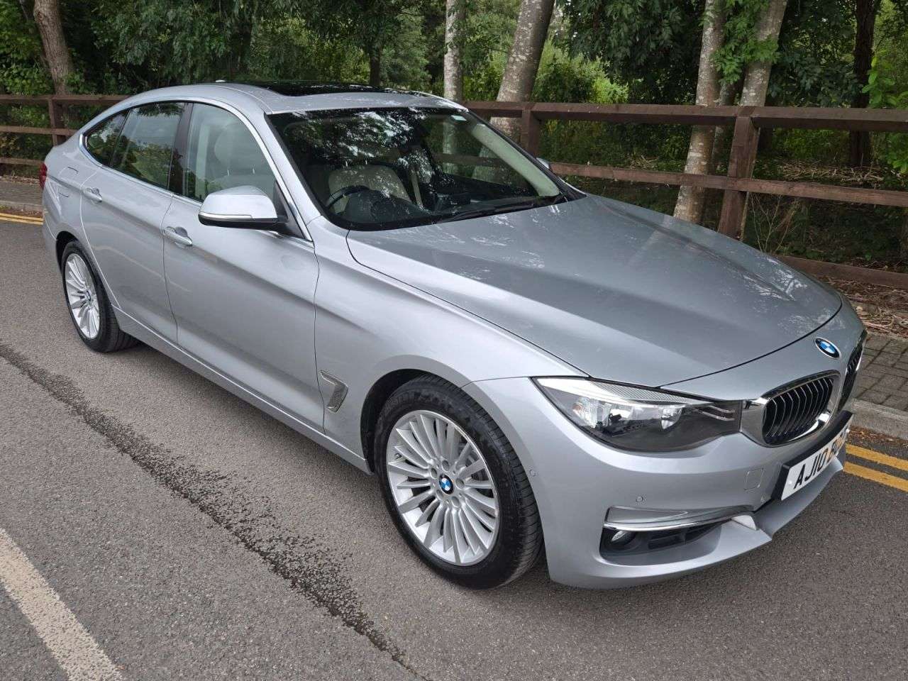 A 2015 BMW 3 SERIES GRAN TURISMO 2.0 328i Luxury GT 5dr Petrol Auto Euro 6 (s/s) (245 ps) A 2015 BMW 3 SERIES GRAN TURISMO 2.0 328i Luxury GT 5dr Petrol Auto Euro 6 (s/s) (245 ps)