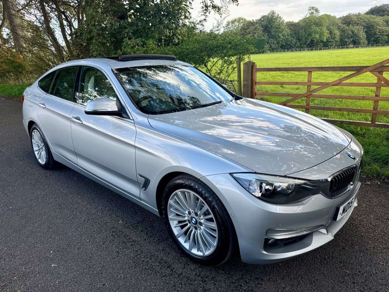 A 2015 BMW 3 SERIES GRAN TURISMO 2.0 328i Luxury GT 5dr Petrol Auto Euro 6 (s/s) (245 ps) + SERVICE HISTORY A 2015 BMW 3 SERIES GRAN TURISMO 2.0 328i Luxury GT 5dr Petrol Auto Euro 6 (s/s) (245 ps) + SERVICE HISTORY