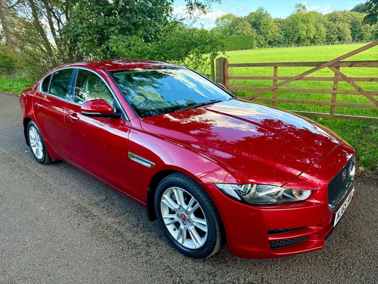 A 2015 JAGUAR XE 2.0 GTDi Prestige Saloon 4dr Petrol Auto Euro 6 (s/s) (200 ps) + SERVICE HI A 2015 JAGUAR XE 2.0 GTDi Prestige Saloon 4dr Petrol Auto Euro 6 (s/s) (200 ps) + SERVICE HI