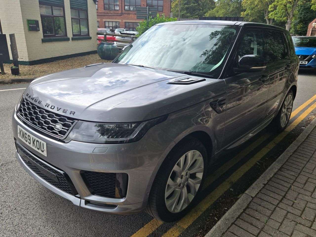 A 2019 LAND ROVER RANGE ROVER SPORT 3.0 SD V6 Autobiography Dynamic SUV 5dr Diesel Auto 4WD Euro 6 (s/s) (306 p A 2019 LAND ROVER RANGE ROVER SPORT 3.0 SD V6 Autobiography Dynamic SUV 5dr Diesel Auto 4WD Euro 6 (s/s) (306 p