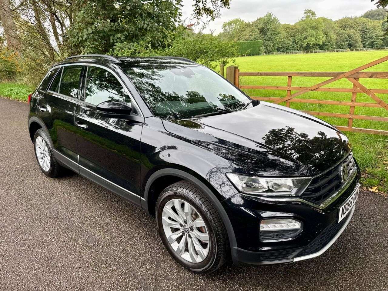 A 2020 VOLKSWAGEN T-ROC 1.0 TSI GPF SE SUV 5dr Petrol Manual Euro 6 (s/s) (115 ps) A 2020 VOLKSWAGEN T-ROC 1.0 TSI GPF SE SUV 5dr Petrol Manual Euro 6 (s/s) (115 ps)