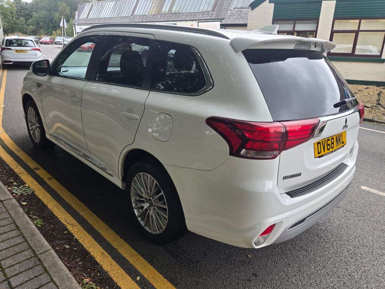A 2018 MITSUBISHI OUTLANDER 2.4h TwinMotor 13.8kWh 4h SUV 5dr Petrol Plug-in Hybrid CVT 4WD Euro 6 (s/s A 2018 MITSUBISHI OUTLANDER 2.4h TwinMotor 13.8kWh 4h SUV 5dr Petrol Plug-in Hybrid CVT 4WD Euro 6 (s/s