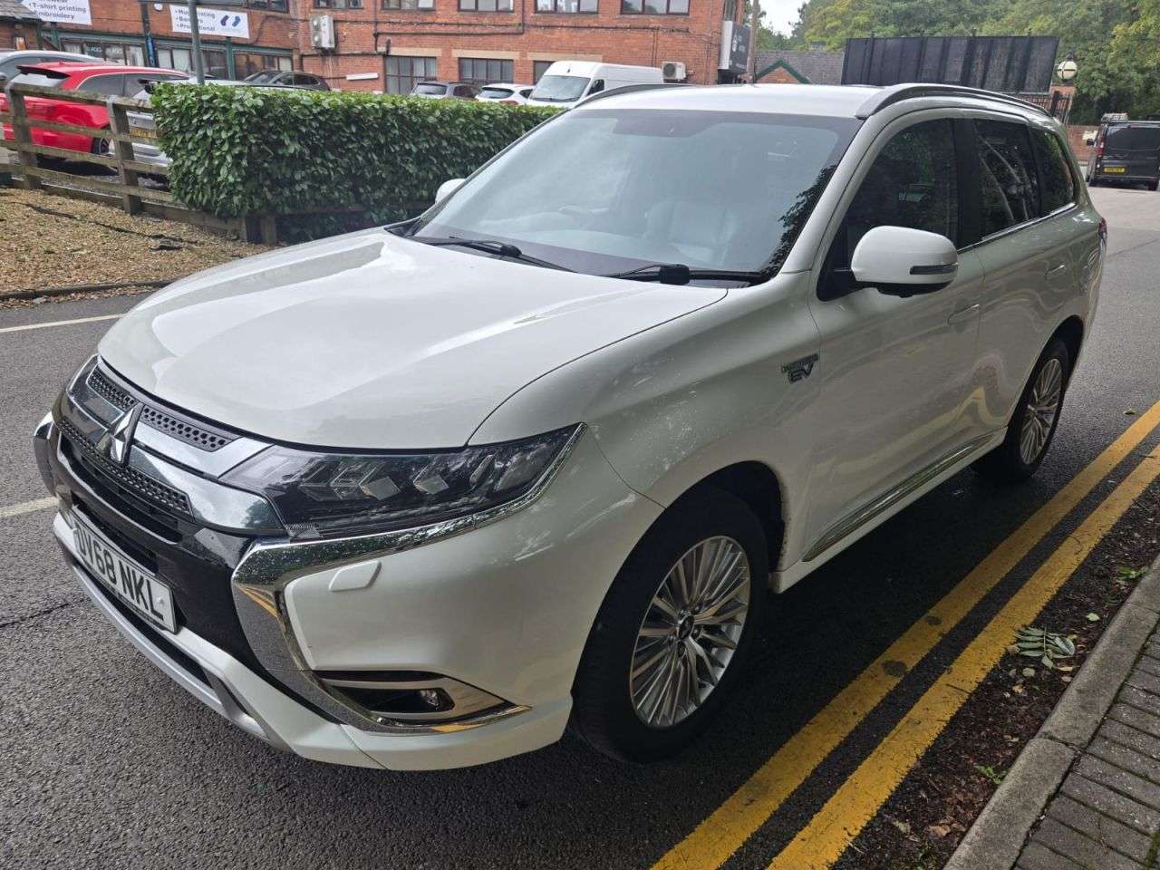 A 2018 MITSUBISHI OUTLANDER 2.4h TwinMotor 13.8kWh 4h SUV 5dr Petrol Plug-in Hybrid CVT 4WD Euro 6 (s/s A 2018 MITSUBISHI OUTLANDER 2.4h TwinMotor 13.8kWh 4h SUV 5dr Petrol Plug-in Hybrid CVT 4WD Euro 6 (s/s