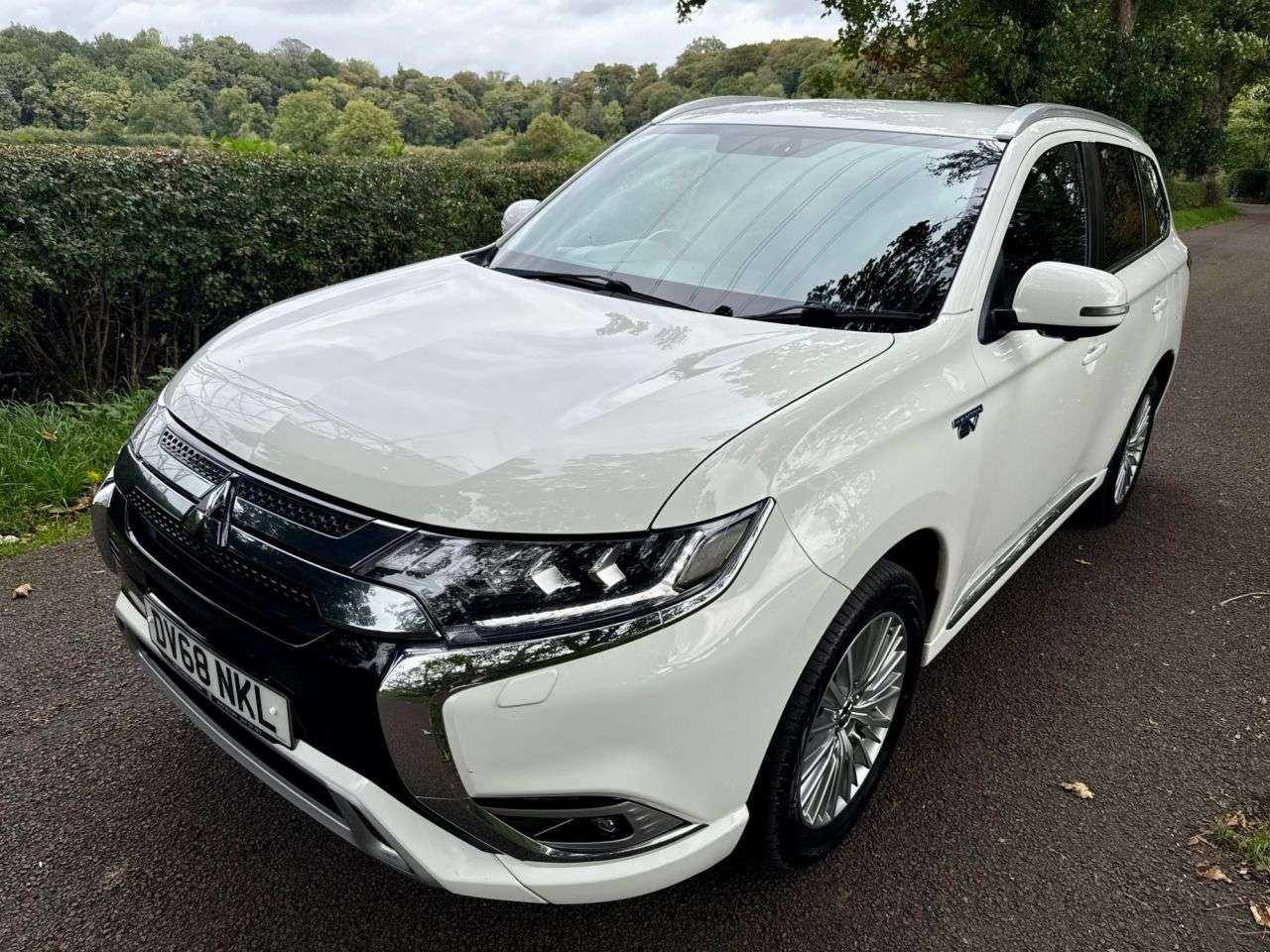 A 2018 MITSUBISHI OUTLANDER 2.4h TwinMotor 13.8kWh 4h SUV 5dr Petrol Plug-in Hybrid CVT 4WD Euro 6 (s/s A 2018 MITSUBISHI OUTLANDER 2.4h TwinMotor 13.8kWh 4h SUV 5dr Petrol Plug-in Hybrid CVT 4WD Euro 6 (s/s