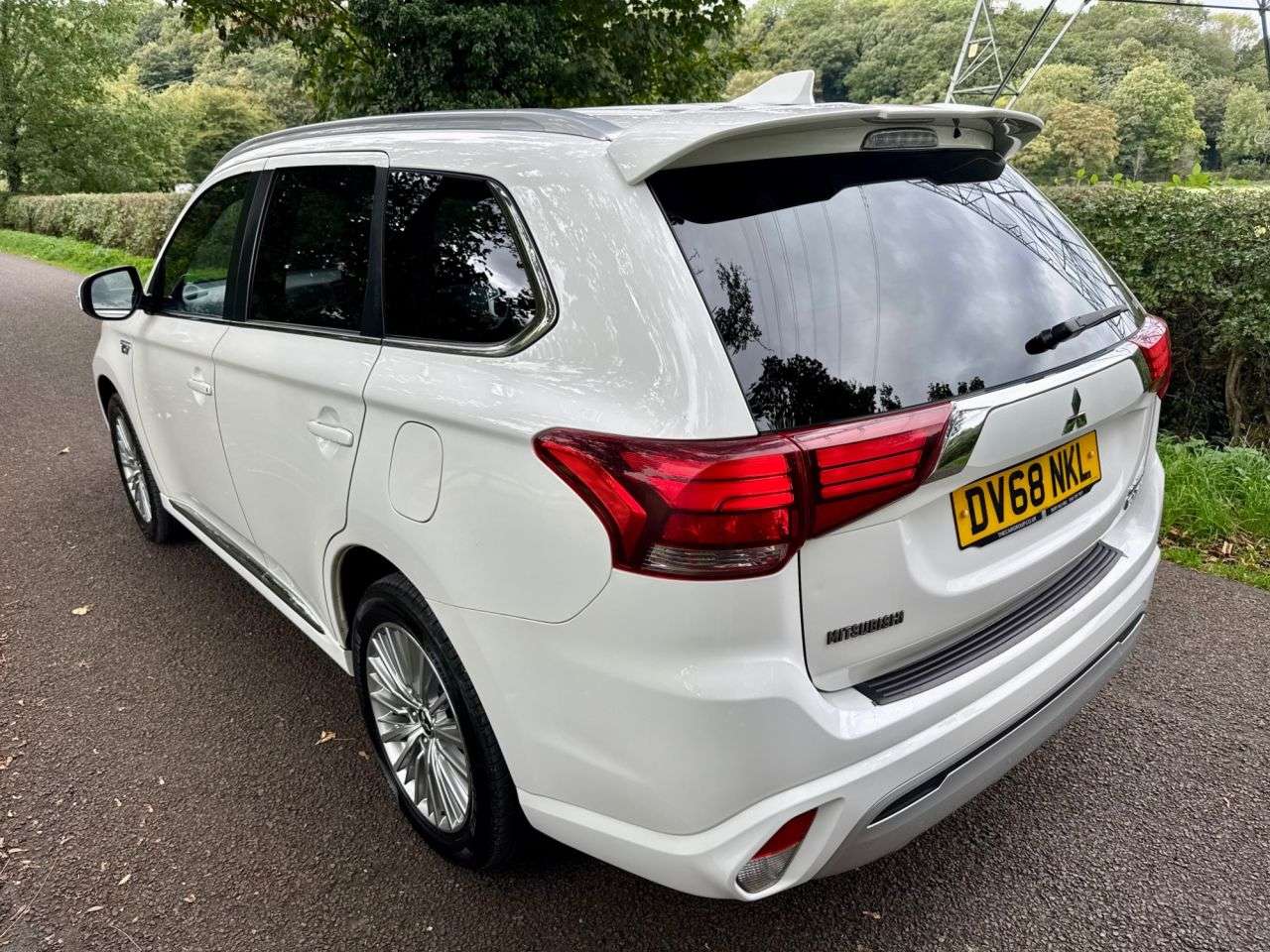 A 2018 MITSUBISHI OUTLANDER 2.4h TwinMotor 13.8kWh 4h SUV 5dr Petrol Plug-in Hybrid CVT 4WD Euro 6 (s/s A 2018 MITSUBISHI OUTLANDER 2.4h TwinMotor 13.8kWh 4h SUV 5dr Petrol Plug-in Hybrid CVT 4WD Euro 6 (s/s