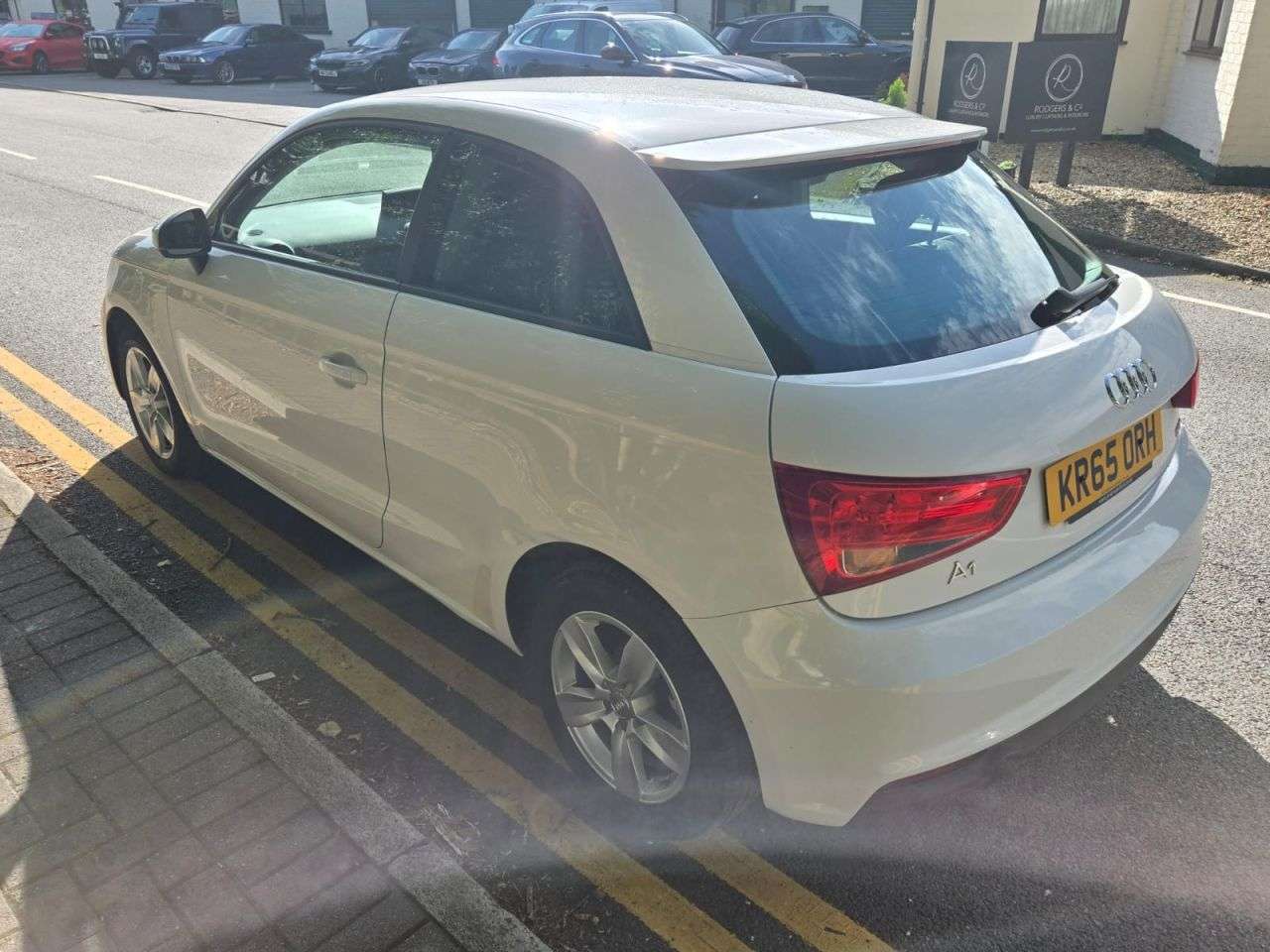 A 2015 AUDI A1 1.0 TFSI SE Hatchback 3dr Petrol Manual Euro 6 (s/s) (95 ps) A 2015 AUDI A1 1.0 TFSI SE Hatchback 3dr Petrol Manual Euro 6 (s/s) (95 ps)