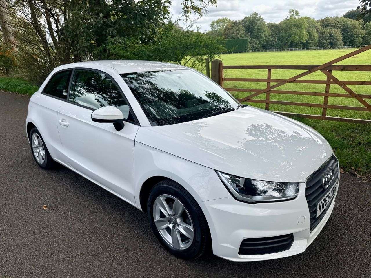 A 2015 AUDI A1 1.0 TFSI SE Hatchback 3dr Petrol Manual Euro 6 (s/s) (95 ps) + SERVICE HIST A 2015 AUDI A1 1.0 TFSI SE Hatchback 3dr Petrol Manual Euro 6 (s/s) (95 ps) + SERVICE HIST