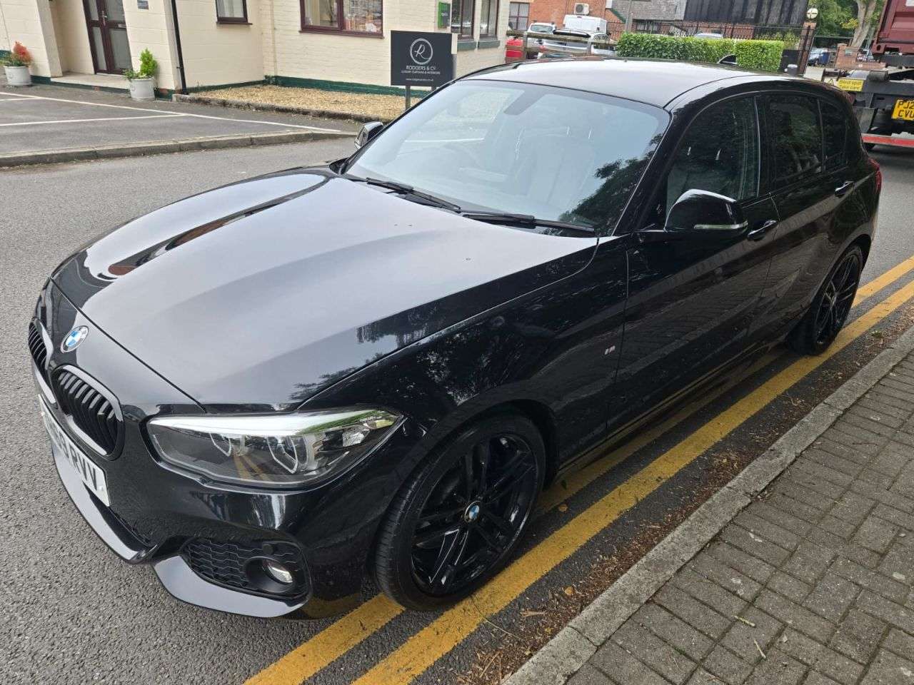 A 2019 BMW 1 SERIES 2.0 120i GPF M Sport Shadow Edition Hatchback 5dr Petrol Auto Euro 6 (s/s) A 2019 BMW 1 SERIES 2.0 120i GPF M Sport Shadow Edition Hatchback 5dr Petrol Auto Euro 6 (s/s)