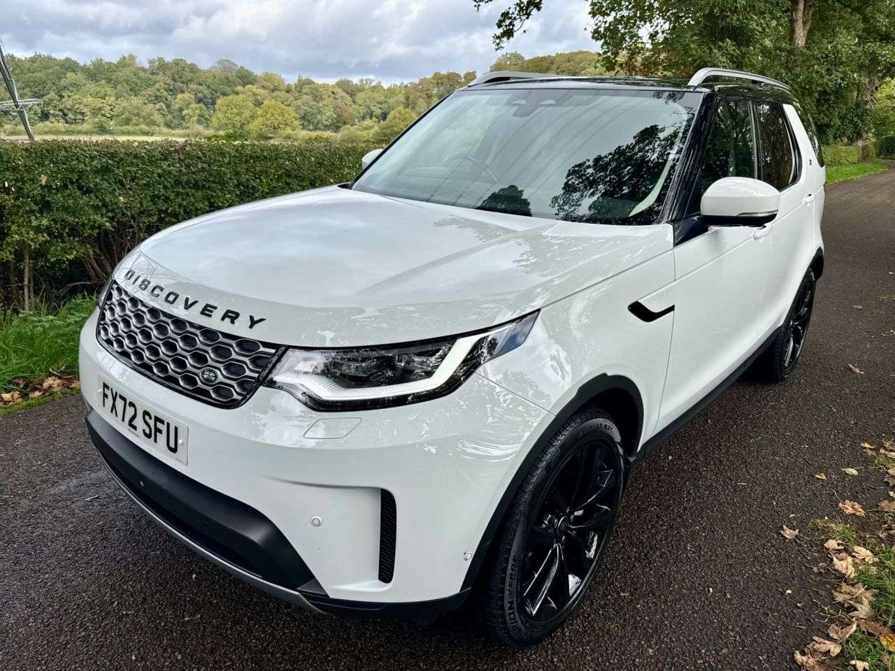 A 2022 LAND ROVER DISCOVERY 3.0 D300 MHEV SE SUV 5dr Diesel Automatic 4WD Euro 6 (s/s) (300 ps) A 2022 LAND ROVER DISCOVERY 3.0 D300 MHEV SE SUV 5dr Diesel Automatic 4WD Euro 6 (s/s) (300 ps)