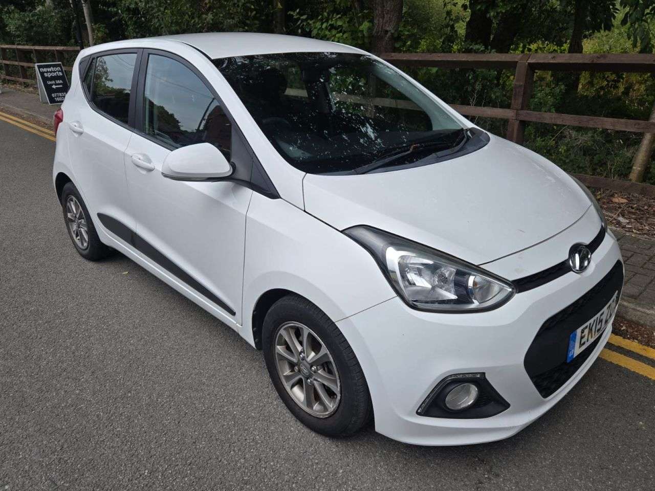 A 2015 HYUNDAI I10 1.2 Premium Hatchback 5dr Petrol Manual Euro 5 (87 ps) A 2015 HYUNDAI I10 1.2 Premium Hatchback 5dr Petrol Manual Euro 5 (87 ps)