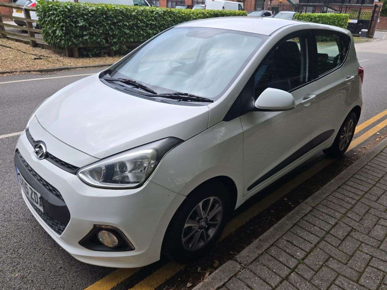 A 2015 HYUNDAI I10 1.2 Premium Hatchback 5dr Petrol Manual Euro 5 (87 ps) A 2015 HYUNDAI I10 1.2 Premium Hatchback 5dr Petrol Manual Euro 5 (87 ps)