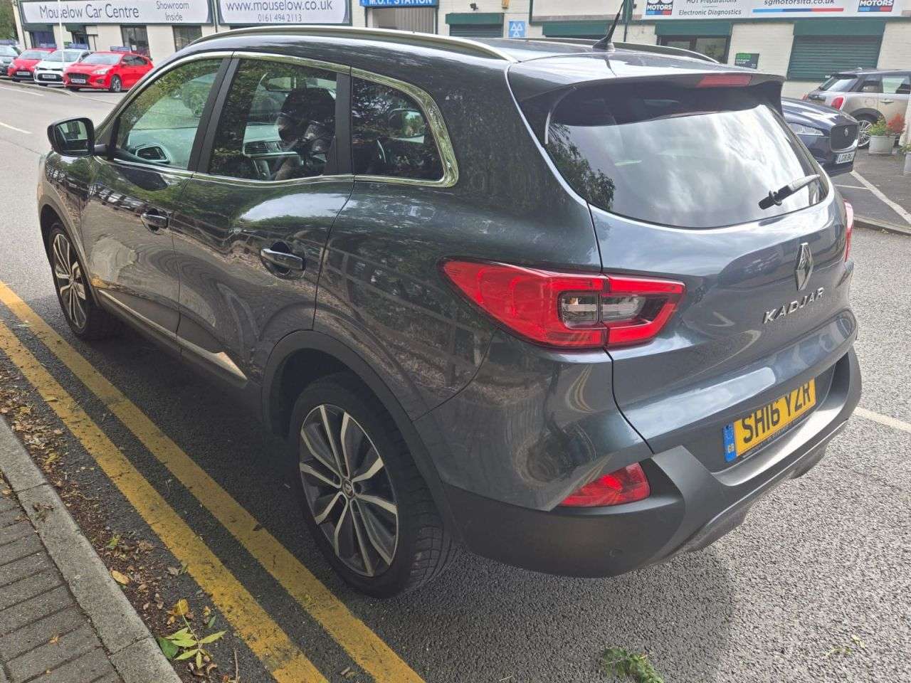 A 2016 RENAULT KADJAR 1.6 dCi Signature Nav SUV 5dr Diesel Manual Euro 6 (s/s) (130 ps) A 2016 RENAULT KADJAR 1.6 dCi Signature Nav SUV 5dr Diesel Manual Euro 6 (s/s) (130 ps)