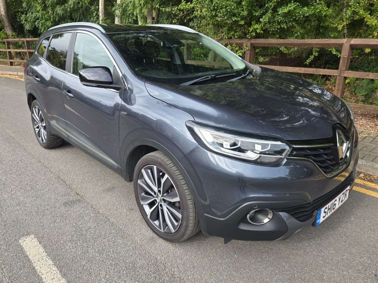 A 2016 RENAULT KADJAR 1.6 dCi Signature Nav SUV 5dr Diesel Manual Euro 6 (s/s) (130 ps) A 2016 RENAULT KADJAR 1.6 dCi Signature Nav SUV 5dr Diesel Manual Euro 6 (s/s) (130 ps)