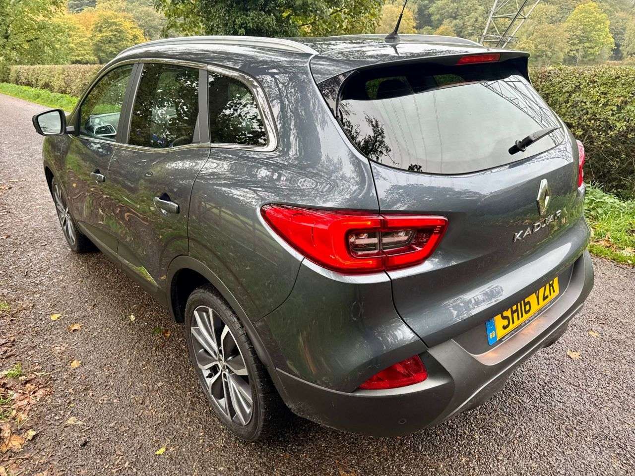 A 2016 RENAULT KADJAR 1.6 dCi Signature Nav SUV 5dr Diesel Manual Euro 6 (s/s) (130 ps) A 2016 RENAULT KADJAR 1.6 dCi Signature Nav SUV 5dr Diesel Manual Euro 6 (s/s) (130 ps)