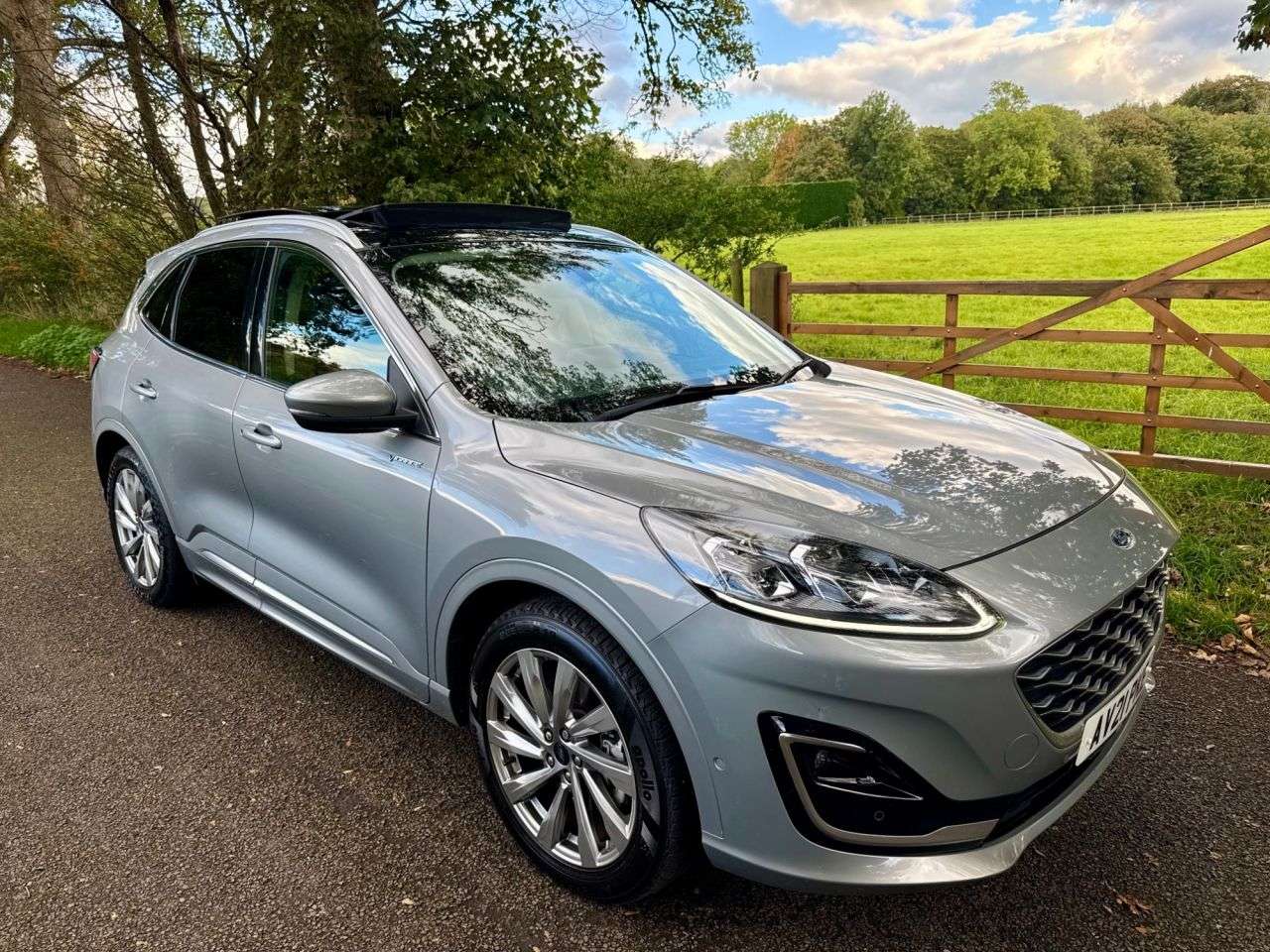 A 2021 FORD KUGA 2.5 Duratec 14.4kWh Vignale SUV 5dr Petrol Plug-in Hybrid CVT Euro 6 (s/s) A 2021 FORD KUGA 2.5 Duratec 14.4kWh Vignale SUV 5dr Petrol Plug-in Hybrid CVT Euro 6 (s/s)