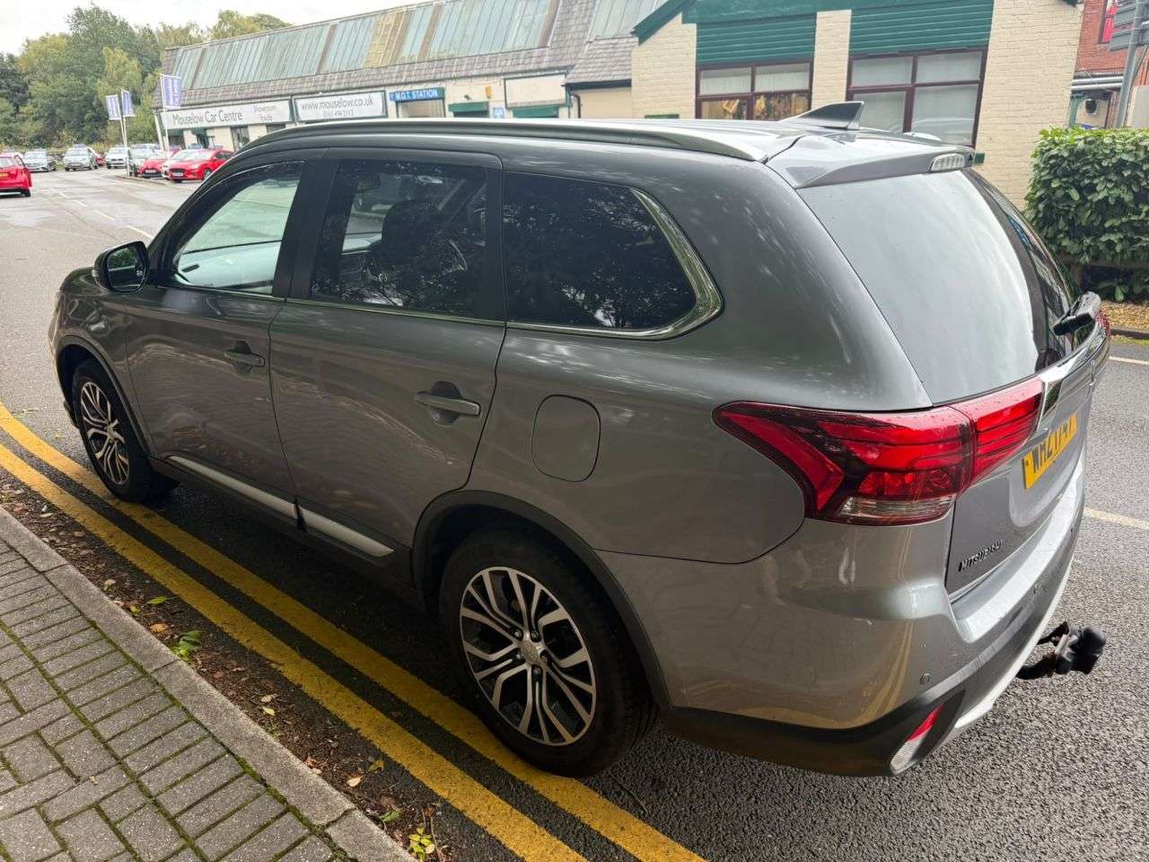 A 2018 MITSUBISHI OUTLANDER 2.2 DI-D 3 SUV 5dr Diesel Auto 4WD Euro 6 (147 ps) A 2018 MITSUBISHI OUTLANDER 2.2 DI-D 3 SUV 5dr Diesel Auto 4WD Euro 6 (147 ps)