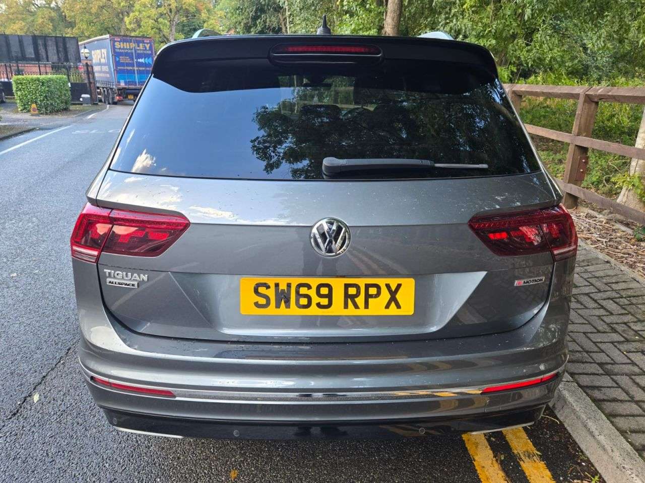 A 2019 VOLKSWAGEN TIGUAN ALLSPACE 2.0 TSI R-Line Tech SUV 5dr Petrol DSG 4Motion Euro 6 (s/s) (190 ps) A 2019 VOLKSWAGEN TIGUAN ALLSPACE 2.0 TSI R-Line Tech SUV 5dr Petrol DSG 4Motion Euro 6 (s/s) (190 ps)