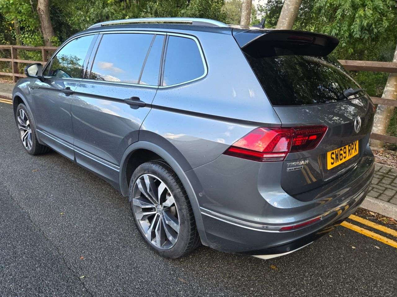 A 2019 VOLKSWAGEN TIGUAN ALLSPACE 2.0 TSI R-Line Tech SUV 5dr Petrol DSG 4Motion Euro 6 (s/s) (190 ps) A 2019 VOLKSWAGEN TIGUAN ALLSPACE 2.0 TSI R-Line Tech SUV 5dr Petrol DSG 4Motion Euro 6 (s/s) (190 ps)