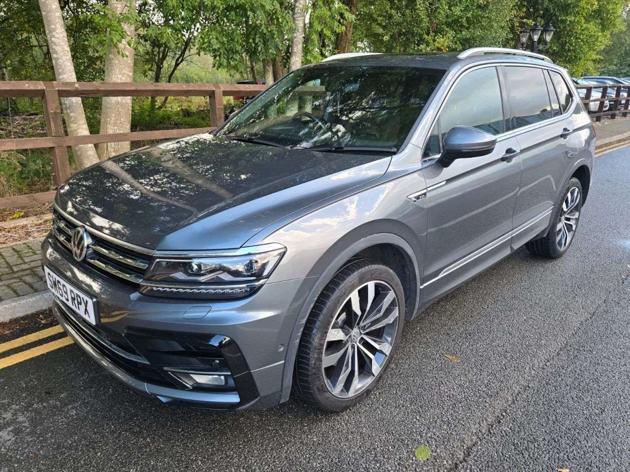 A 2019 VOLKSWAGEN TIGUAN ALLSPACE 2.0 TSI R-Line Tech SUV 5dr Petrol DSG 4Motion Euro 6 (s/s) (190 ps) A 2019 VOLKSWAGEN TIGUAN ALLSPACE 2.0 TSI R-Line Tech SUV 5dr Petrol DSG 4Motion Euro 6 (s/s) (190 ps)