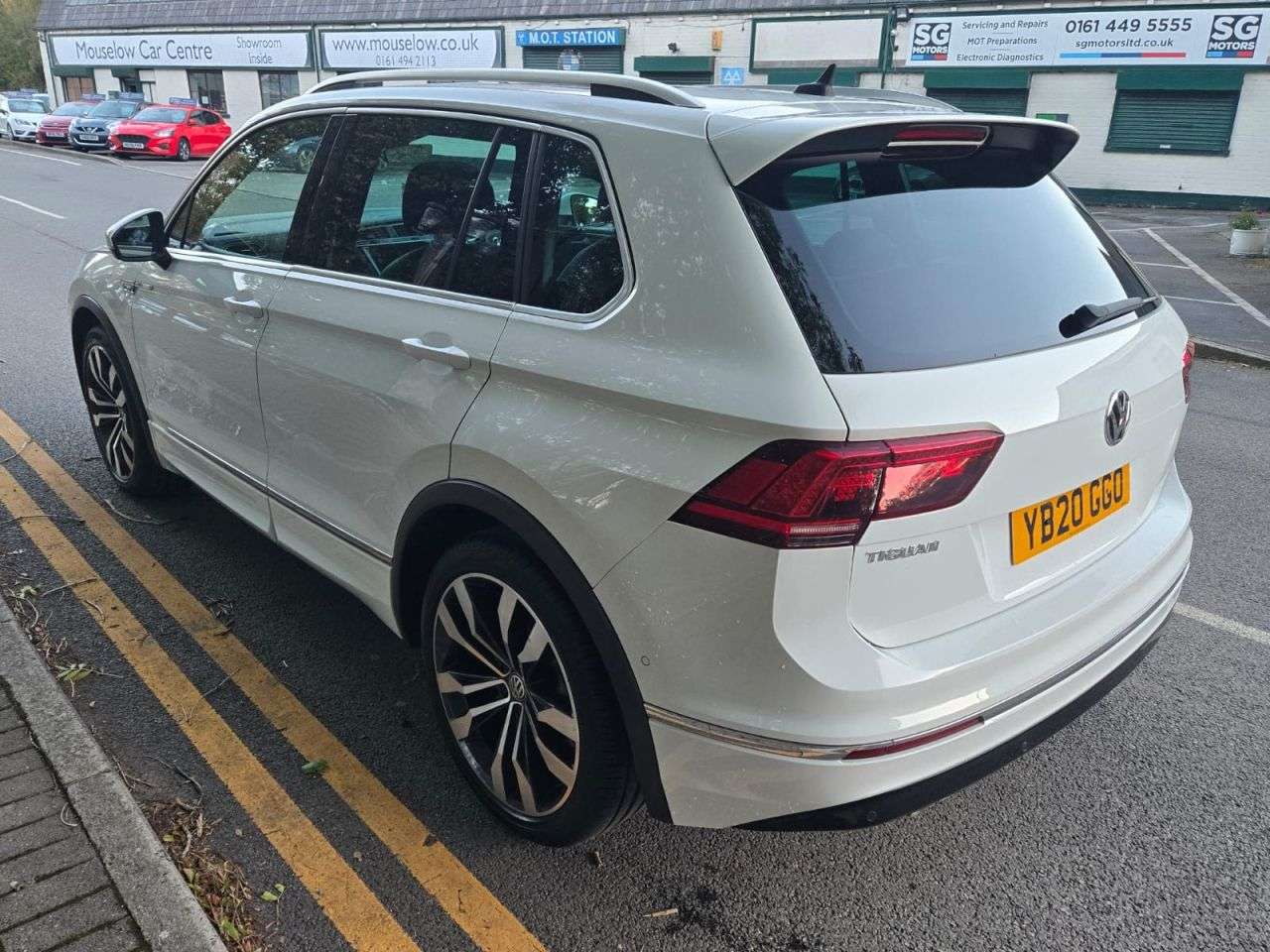 A 2020 VOLKSWAGEN TIGUAN 1.5 TSI EVO R-Line Tech SUV 5dr Petrol DSG Euro 6 (s/s) (150 ps) A 2020 VOLKSWAGEN TIGUAN 1.5 TSI EVO R-Line Tech SUV 5dr Petrol DSG Euro 6 (s/s) (150 ps)