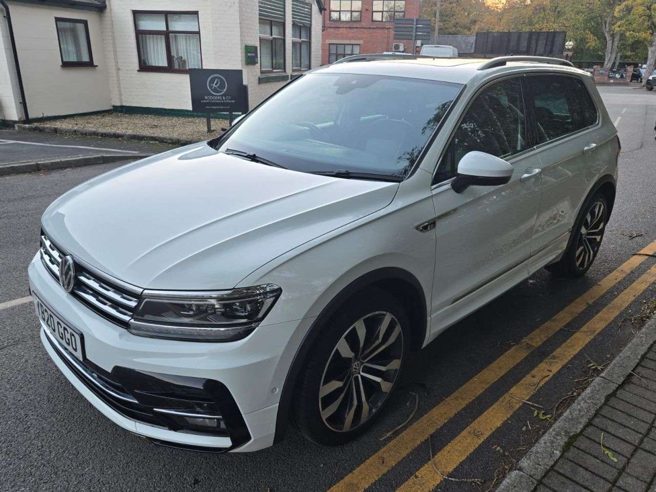 A 2020 VOLKSWAGEN TIGUAN 1.5 TSI EVO R-Line Tech SUV 5dr Petrol DSG Euro 6 (s/s) (150 ps) A 2020 VOLKSWAGEN TIGUAN 1.5 TSI EVO R-Line Tech SUV 5dr Petrol DSG Euro 6 (s/s) (150 ps)