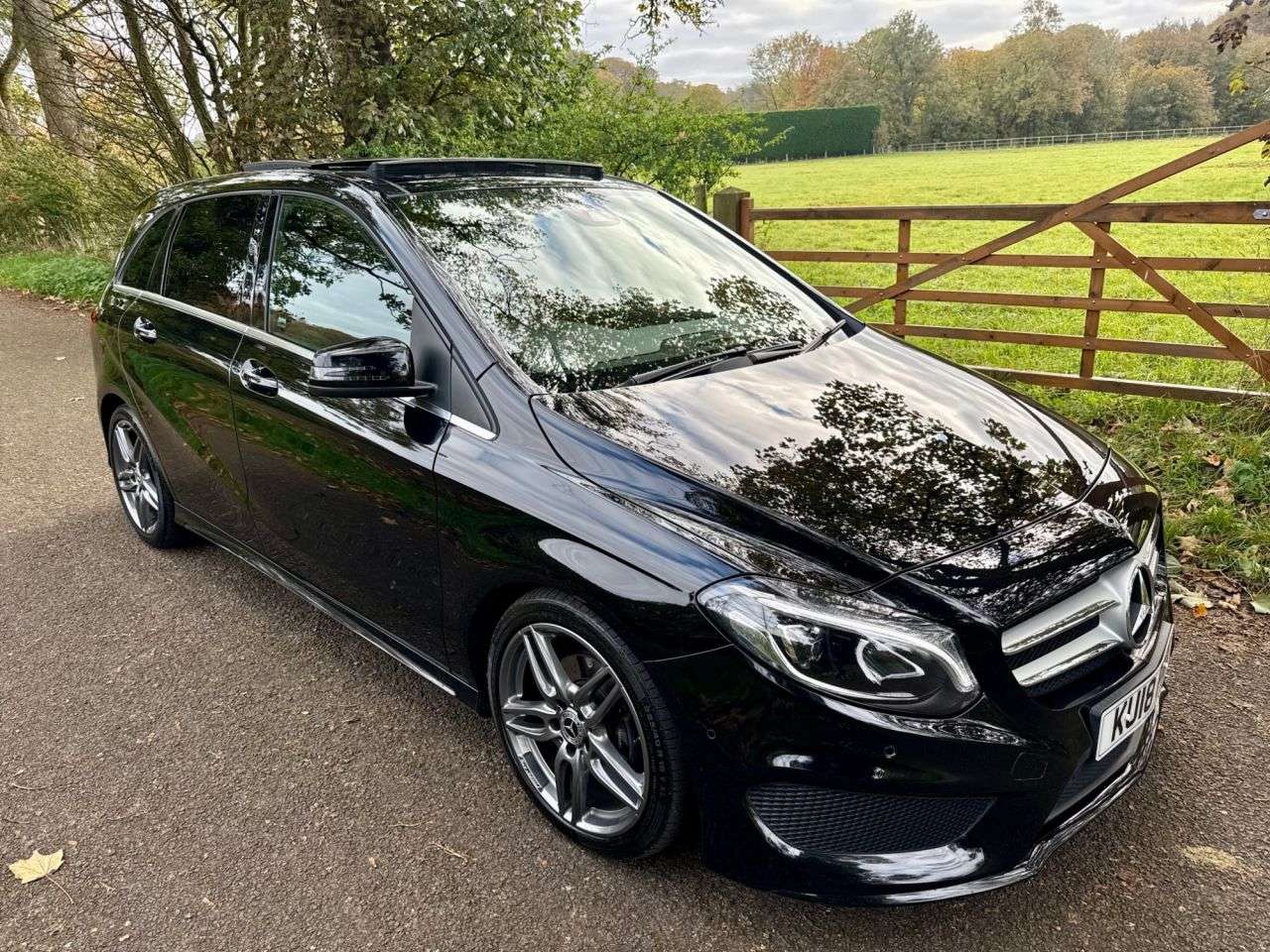 A 2018 MERCEDES-BENZ B CLASS 2.1 B200d AMG Line (Premium Plus) MPV 5dr Diesel 7G-DCT Euro 6 (s/s) (136 p A 2018 MERCEDES-BENZ B CLASS 2.1 B200d AMG Line (Premium Plus) MPV 5dr Diesel 7G-DCT Euro 6 (s/s) (136 p