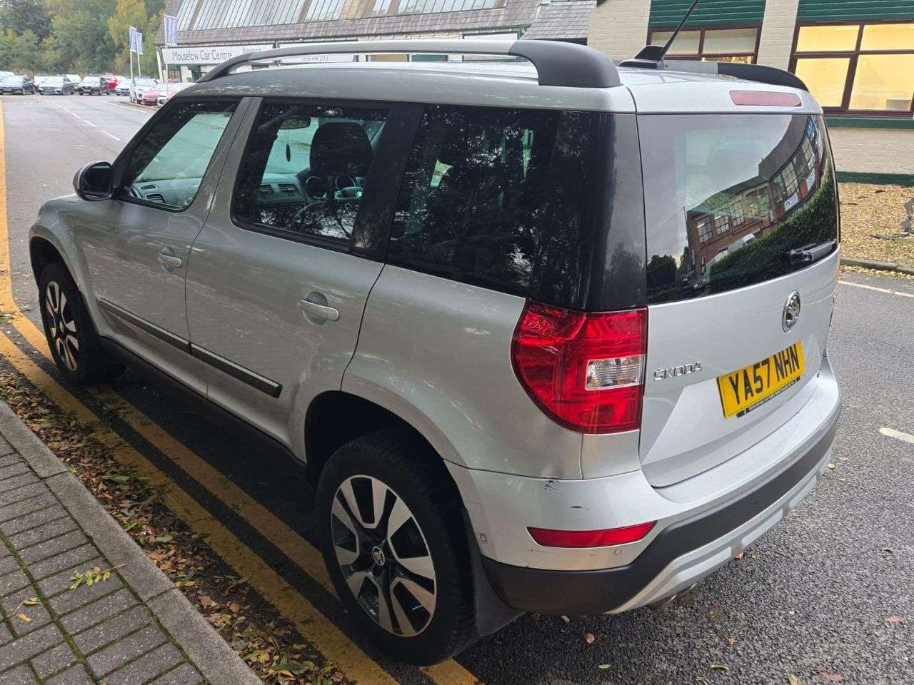 A 2017 SKODA YETI 1.4 TSI Laurin & Klement Outdoor 5dr Petrol Manual 4WD Euro 6 (s/s) (150 ps A 2017 SKODA YETI 1.4 TSI Laurin & Klement Outdoor 5dr Petrol Manual 4WD Euro 6 (s/s) (150 ps
