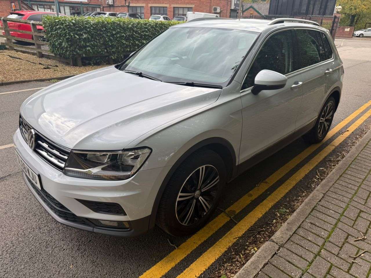 A 2018 VOLKSWAGEN TIGUAN 2.0 TDI SE Navigation SUV 5dr Diesel DSG Euro 6 (s/s) (150 ps) + SERVICE HI A 2018 VOLKSWAGEN TIGUAN 2.0 TDI SE Navigation SUV 5dr Diesel DSG Euro 6 (s/s) (150 ps) + SERVICE HI