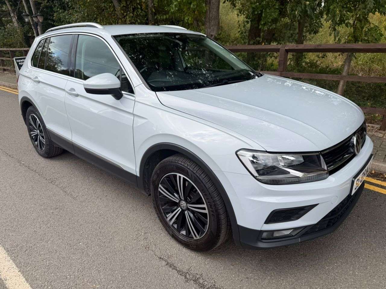 A 2018 VOLKSWAGEN TIGUAN 2.0 TDI SE Navigation SUV 5dr Diesel DSG Euro 6 (s/s) (150 ps) + SERVICE HI A 2018 VOLKSWAGEN TIGUAN 2.0 TDI SE Navigation SUV 5dr Diesel DSG Euro 6 (s/s) (150 ps) + SERVICE HI