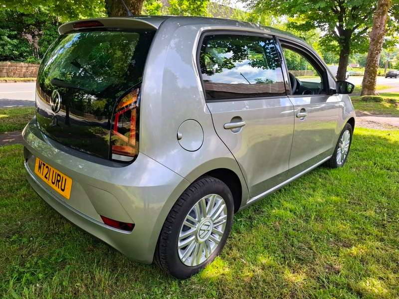A 2021 VOLKSWAGEN UP BASE A 2021 VOLKSWAGEN UP BASE