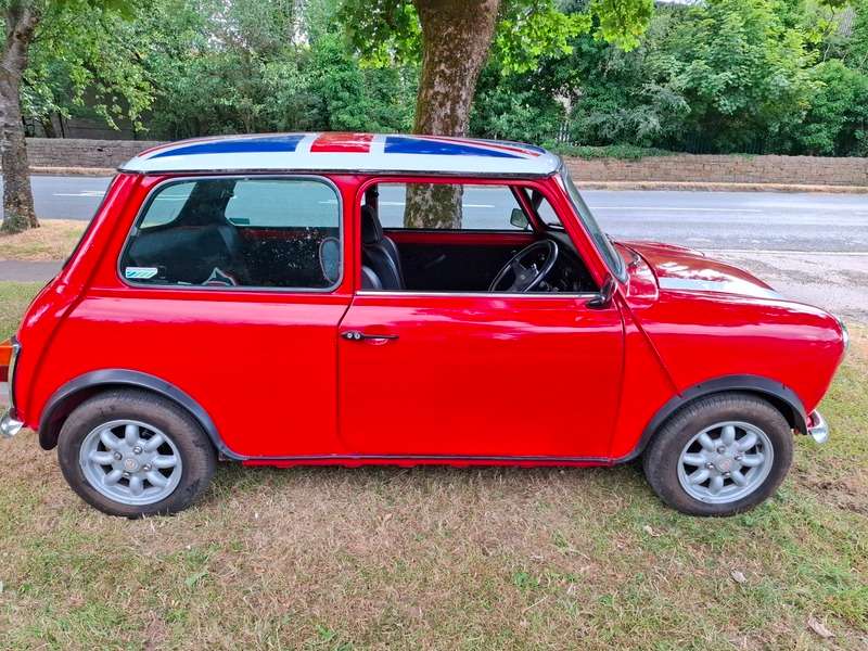 A 1984 AUSTIN MINI 25 A 1984 AUSTIN MINI 25