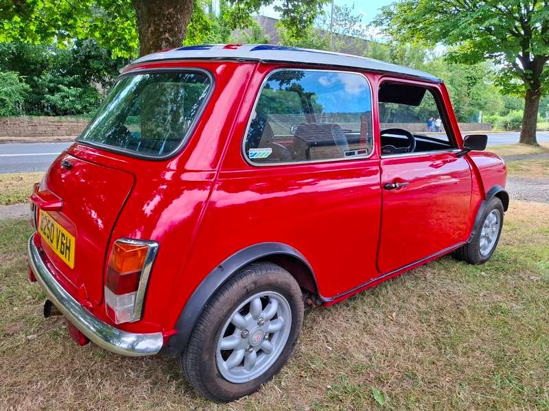 A 1984 AUSTIN MINI 25 A 1984 AUSTIN MINI 25