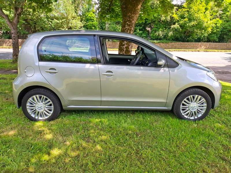A 2021 VOLKSWAGEN UP BASE A 2021 VOLKSWAGEN UP BASE