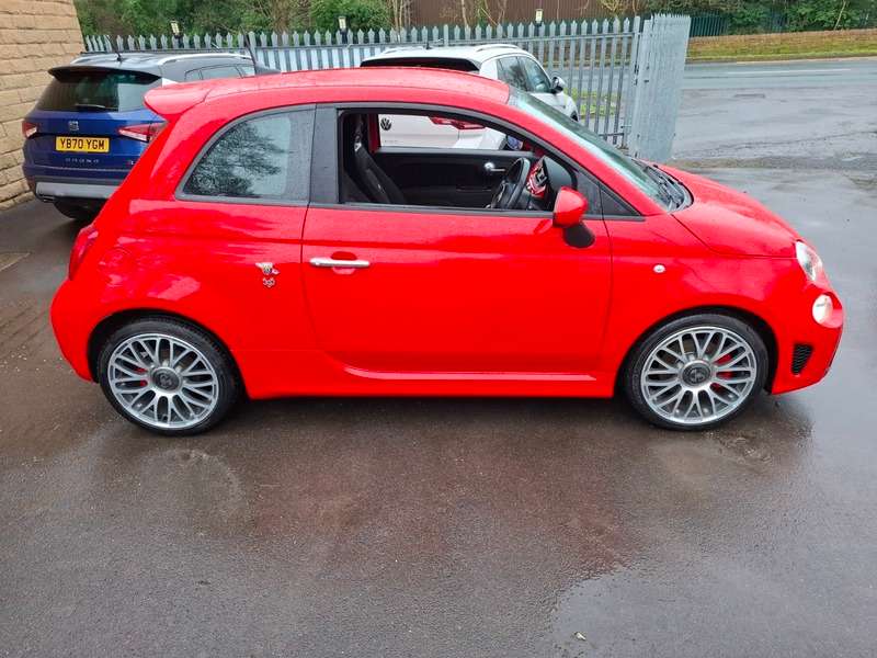 A 2018 ABARTH 500 595 A 2018 ABARTH 500 595