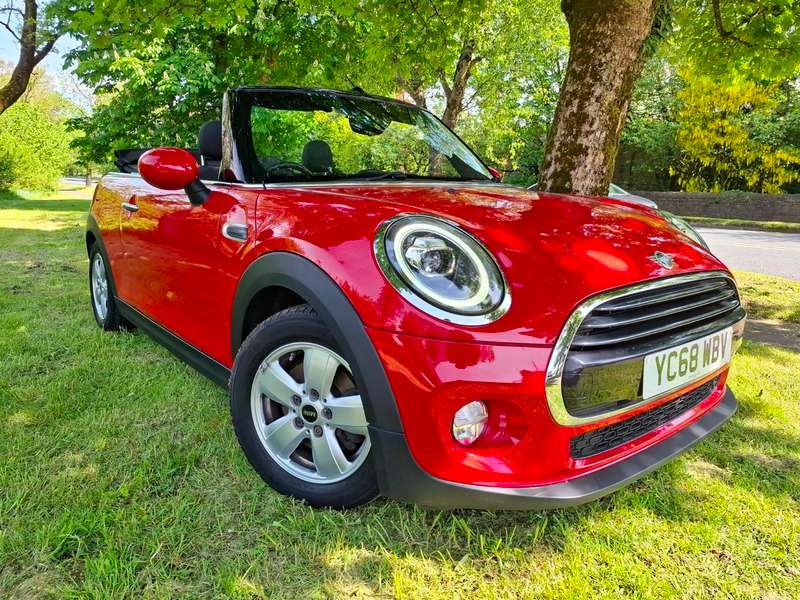 A 2018 MINI MINI COOPER A 2018 MINI MINI COOPER