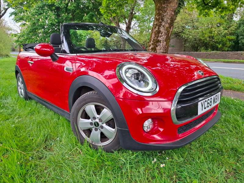 A 2018 MINI MINI COOPER A 2018 MINI MINI COOPER