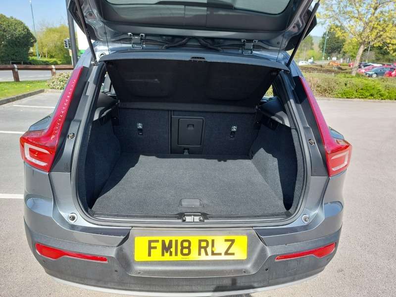 null VOLVO XC40 null VOLVO XC40