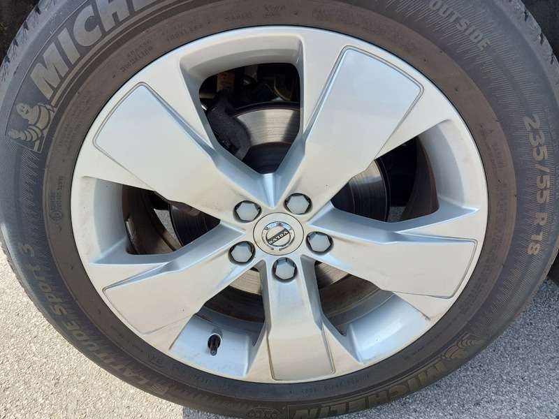 null VOLVO XC40 null VOLVO XC40