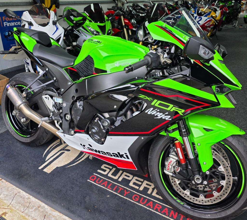 Check out this Kawasaki Zx 1002 Lmfan 2022 Petrol