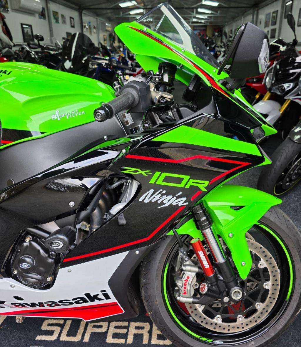 A 2022 KAWASAKI ZX 1002 LMFAN Zx10 R Ninja A 2022 KAWASAKI ZX 1002 LMFAN Zx10 R Ninja