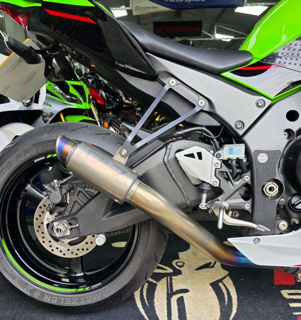 A 2022 KAWASAKI ZX 1002 LMFAN Zx10 R Ninja A 2022 KAWASAKI ZX 1002 LMFAN Zx10 R Ninja
