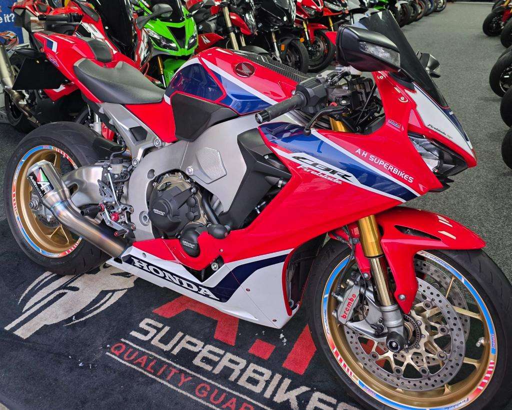 A 2017 HONDA CBR 1000 S1-H Cbr 1000 S A 2017 HONDA CBR 1000 S1-H Cbr 1000 S